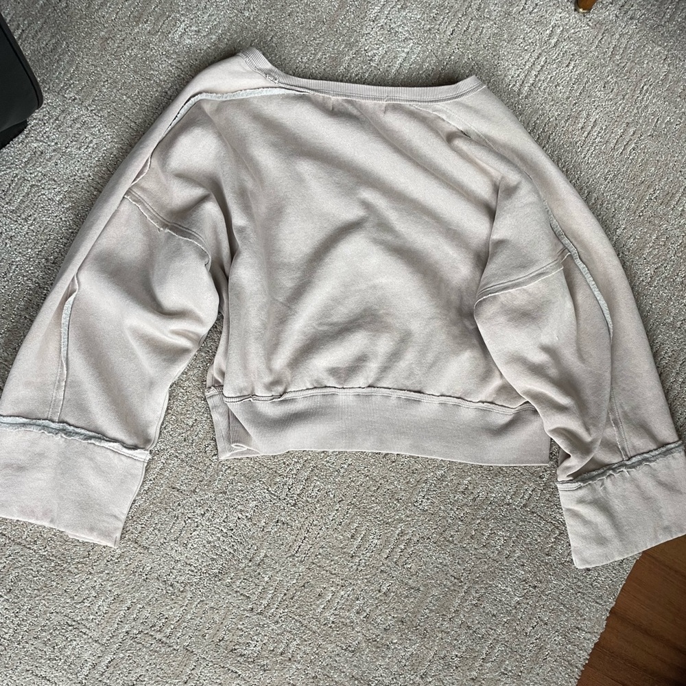 Medium length crop sweatshirt